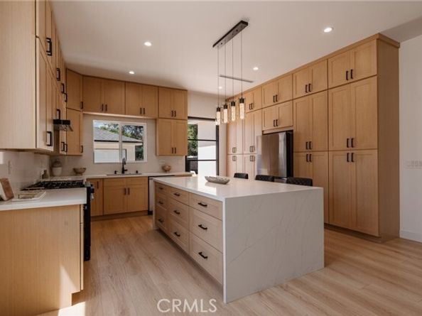 5817 Cantaloupe Avenue, Los Angeles CA 91401