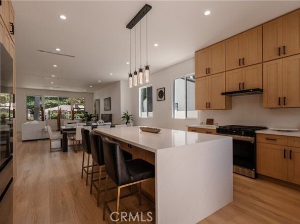 5817 Cantaloupe Avenue, Los Angeles CA 91401