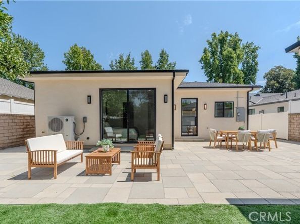 5817 Cantaloupe Avenue, Los Angeles CA 91401