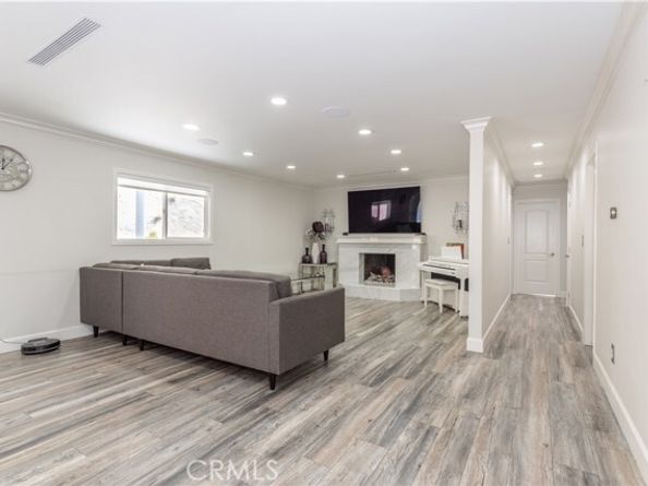 9434 Mclennan Avenue, Northridge (los Angeles) CA 91343
