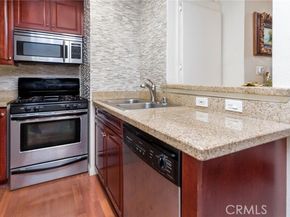 5515 Canoga Avenue 305, Woodland Hills (los Angeles) CA 91367