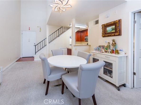 5515 Canoga Avenue 305, Woodland Hills (los Angeles) CA 91367