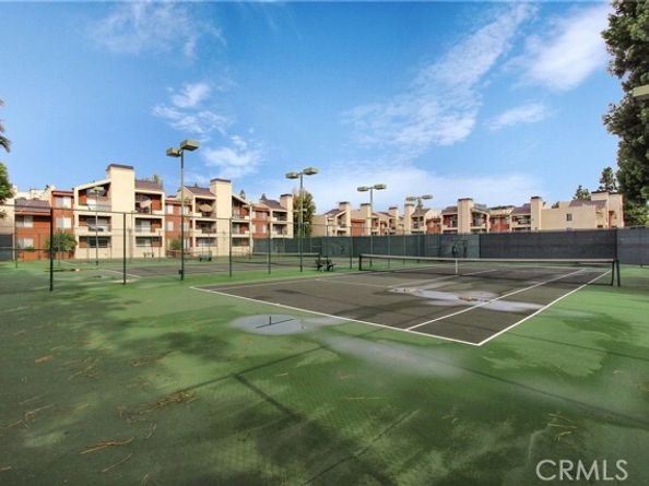 5515 Canoga Avenue 305, Woodland Hills (los Angeles) CA 91367