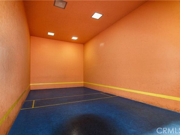 5515 Canoga Avenue 305, Woodland Hills (los Angeles) CA 91367