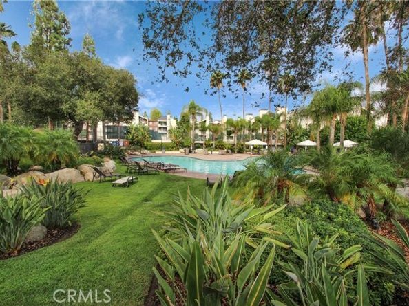 5515 Canoga Avenue 305, Woodland Hills (los Angeles) CA 91367