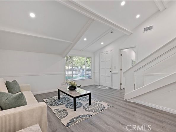10732 Hatteras Street, North Hollywood (los Angeles) CA 91601