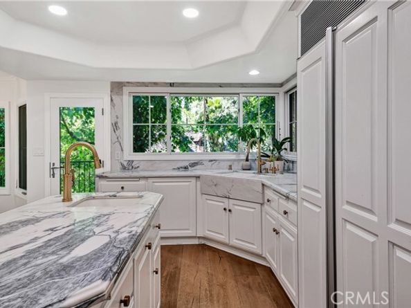 4851 Corbin Avenue, Tarzana (los Angeles) CA 91356