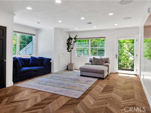4851 Corbin Avenue, Tarzana (los Angeles) CA 91356