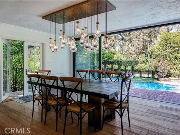 4851 Corbin Avenue, Tarzana (los Angeles) CA 91356