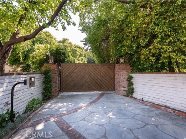 4851 Corbin Avenue, Tarzana (los Angeles) CA 91356
