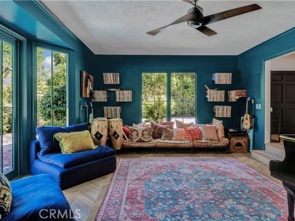 4851 Corbin Avenue, Tarzana (los Angeles) CA 91356
