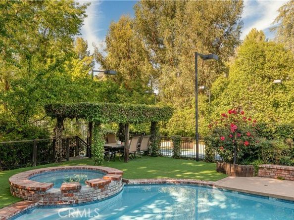 4851 Corbin Avenue, Tarzana (los Angeles) CA 91356