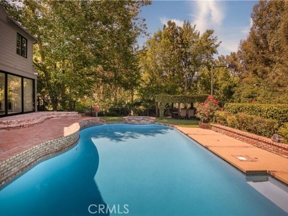4851 Corbin Avenue, Tarzana (los Angeles) CA 91356