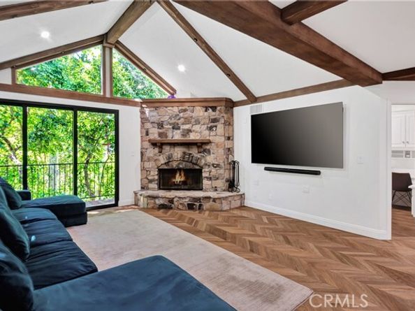4851 Corbin Avenue, Tarzana (los Angeles) CA 91356