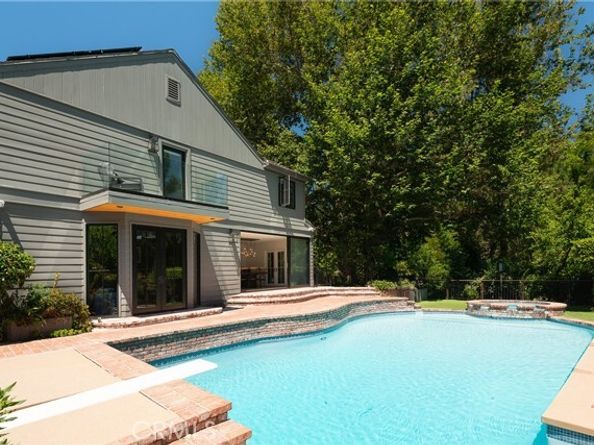 4851 Corbin Avenue, Tarzana (los Angeles) CA 91356