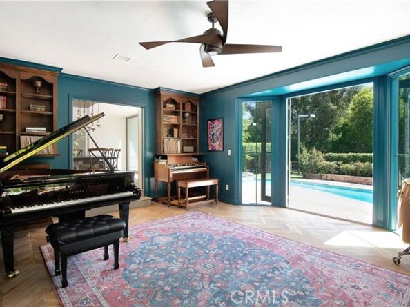 4851 Corbin Avenue, Tarzana (los Angeles) CA 91356