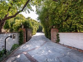 4851 Corbin Avenue, Tarzana (los Angeles) CA 91356