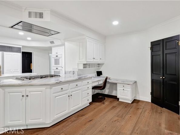 4851 Corbin Avenue, Tarzana (los Angeles) CA 91356