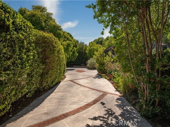 4851 Corbin Avenue, Tarzana (los Angeles) CA 91356