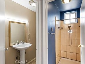 13069 Strathern Street, North Hollywood (los Angeles) CA 91605