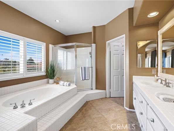 6 Avenida La Promesa, Laguna Hills CA 92679