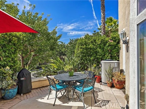 6 Avenida La Promesa, Laguna Hills CA 92679