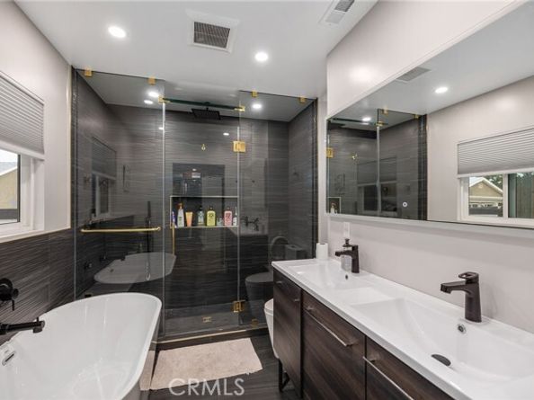 10635 Foothill Boulevard, Sylmar (los Angeles) CA 91342