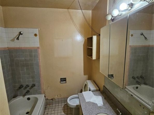 7407 Densmore Avenue, Van Nuys (los Angeles) CA 91406