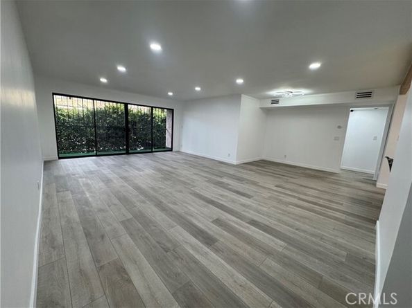 6771 Springpark 208A, Los Angeles CA 90056