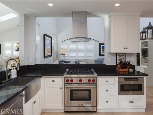 410 Poinsettia Avenue, Corona Del Mar (newport Beach) CA 92625