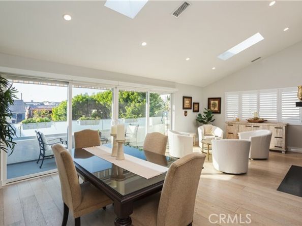 410 Poinsettia Avenue, Corona Del Mar (newport Beach) CA 92625
