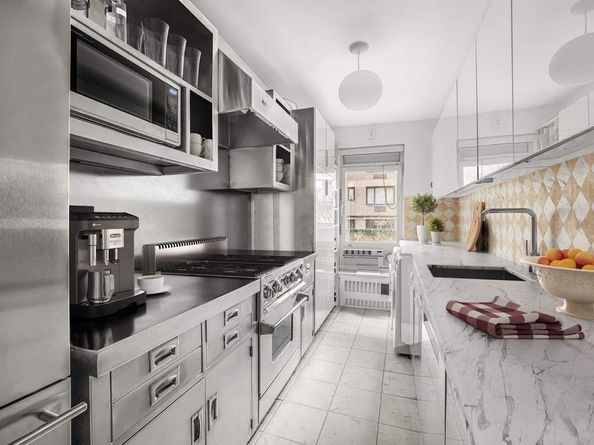 1050 Fifth Avenue 3B, New York NY 10028