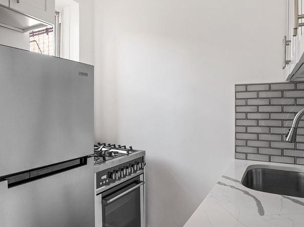 33-35 81st Street 5A, Queens NY 11372