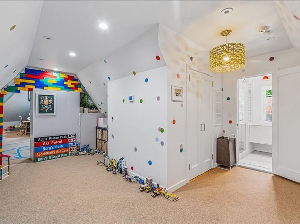 165 Slocum Crescent, Queens NY 11375