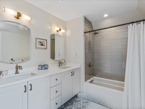 165 Slocum Crescent, Queens NY 11375