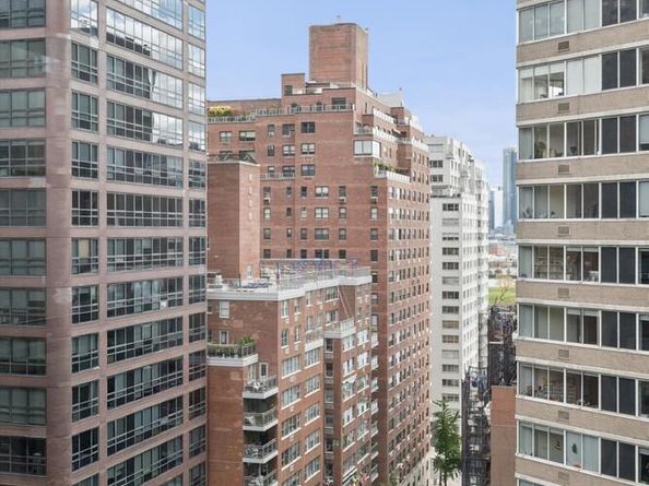 400 East 54th Street 14F, New York NY 10022