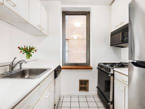 401 East 84th Street 5D, New York NY 10028