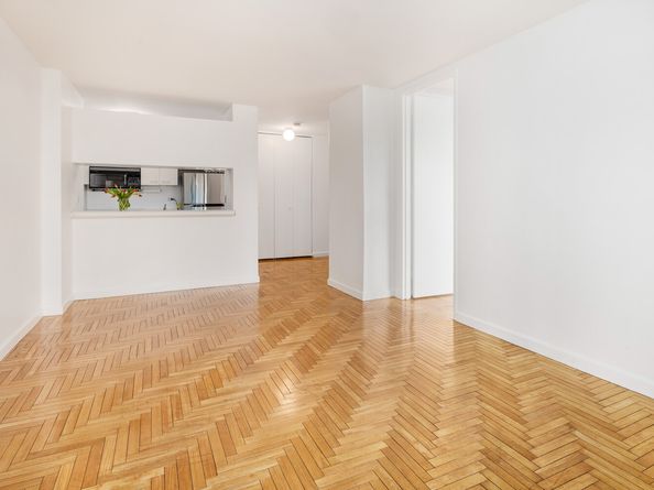 401 East 84th Street 5D, New York NY 10028