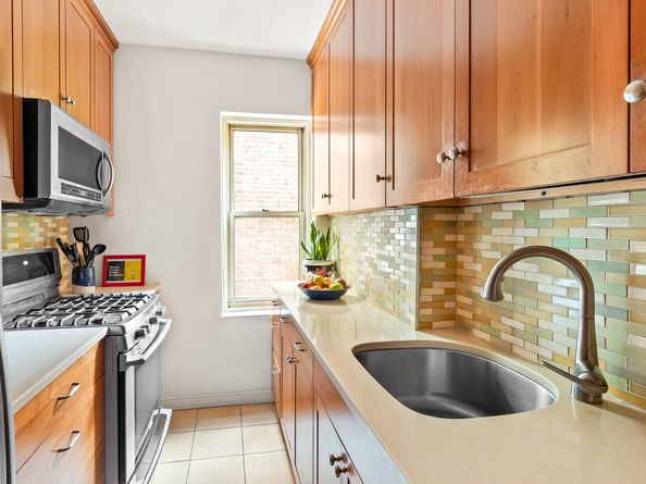 530 East 90th Street 5H, New York NY 10128