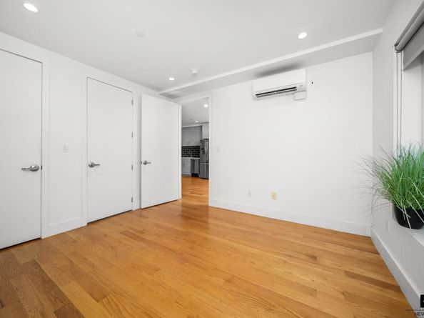 63-34 Fresh Pond Road 3G, Queens NY 11385