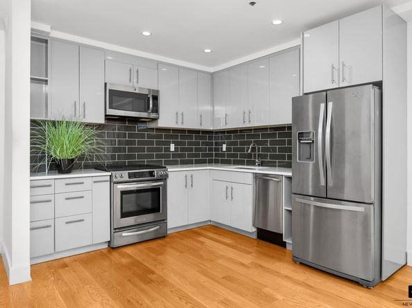 63-34 Fresh Pond Road 3G, Queens NY 11385