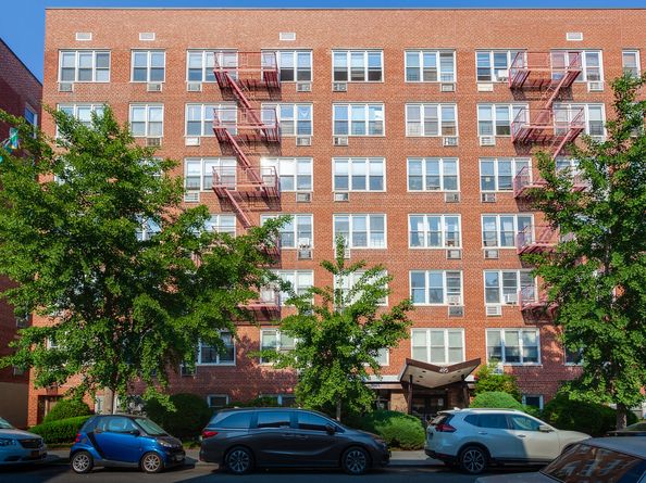 495 East 7th Street 6J, Brooklyn NY 11218