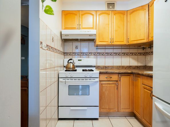 495 East 7th Street 6J, Brooklyn NY 11218