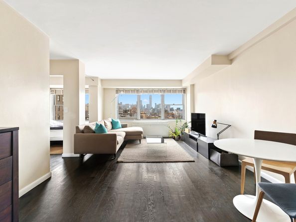 10 West 15th Street 2115, New York NY 10011