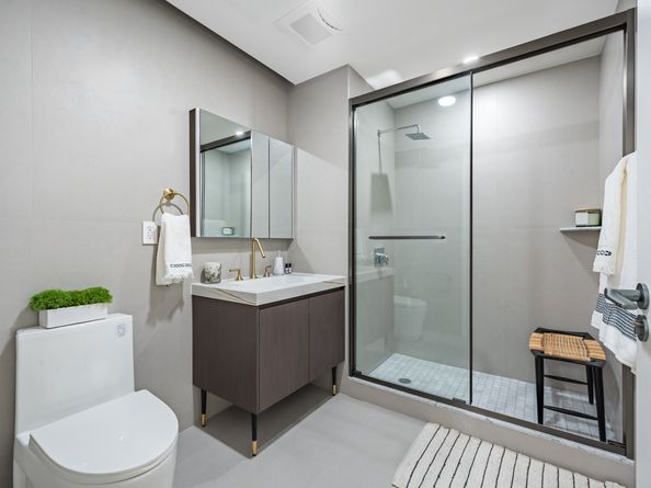 11-52 44th Drive 7F, Queens NY 11101