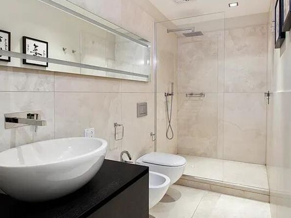 641 5th Avenue 38B, New York NY 10022