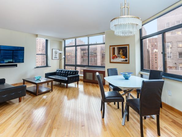 303 East 43rd Street 14A, New York NY 10017