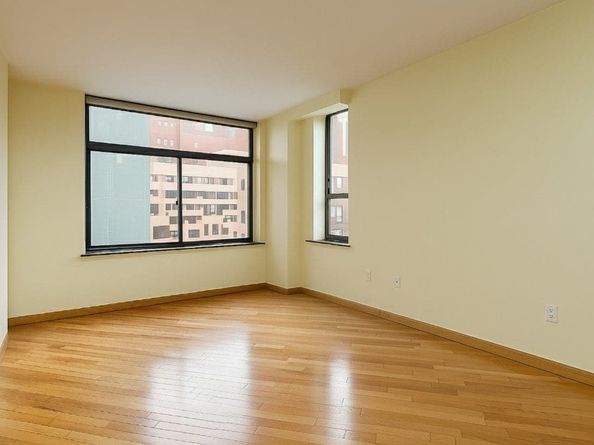 303 East 43rd Street 14A, New York NY 10017