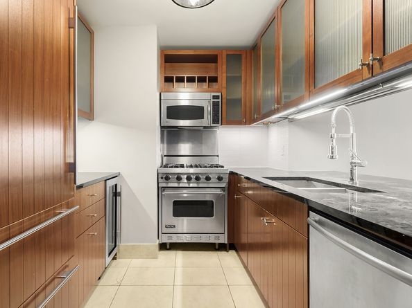 250 East 53rd Street 502, New York NY 10022