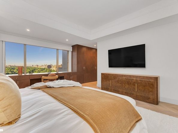 106 Central Park S 22F, New York NY 10019